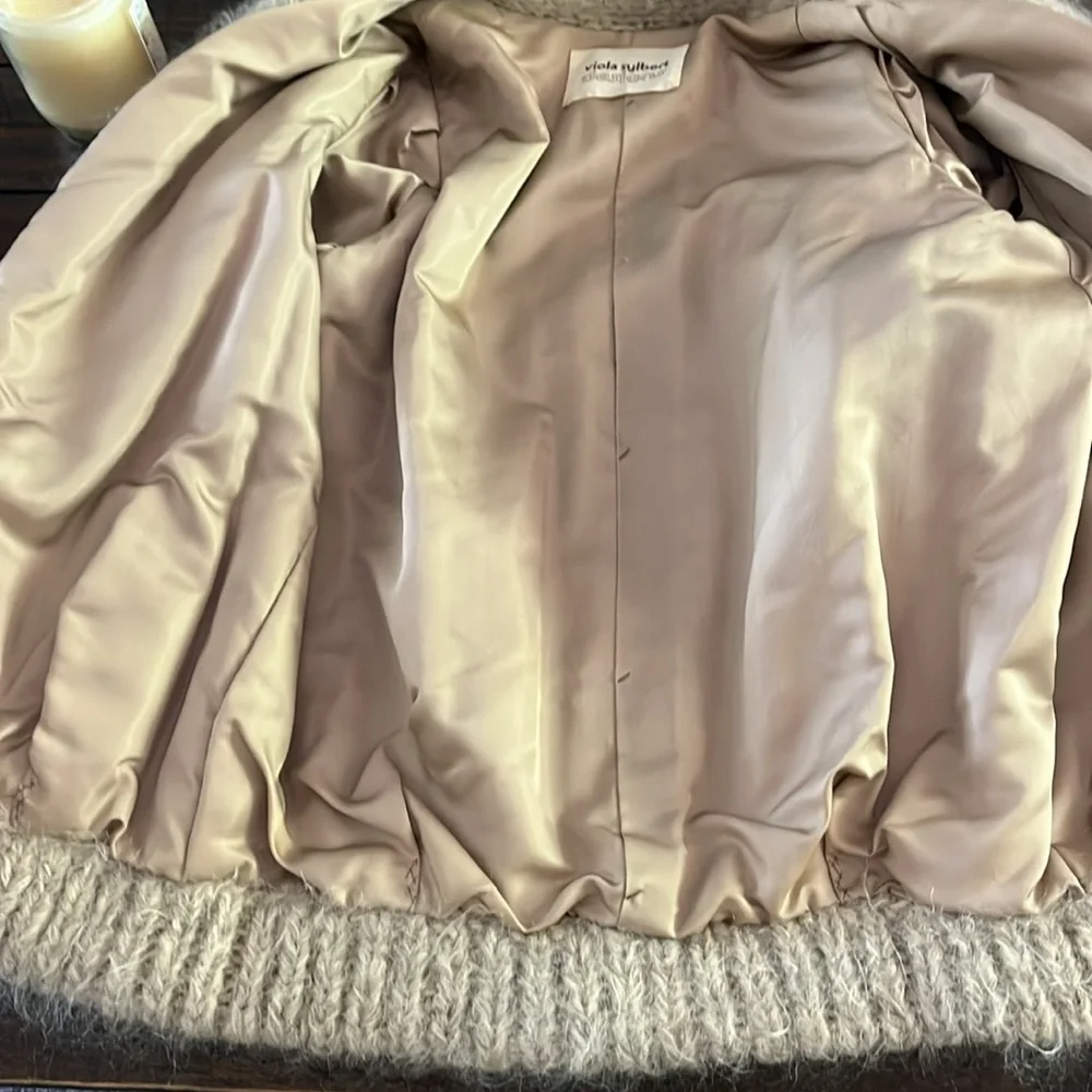 Rare Vintage Viola Sylbert Mink Coat
One of a kind! - Picture 12 of 16